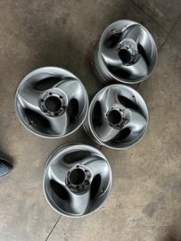 Set 4 cerchi in lega da 16nissan mitsubishi 6 fori