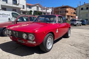 Alfa Romeo Gt Junior 1.3 con motore 2.0