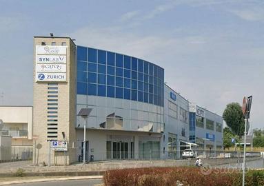 Immobile in asta di 685 m² con più di 5 locali a R