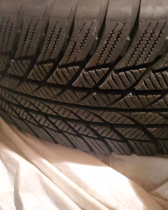 4 Gomme Bridgestone 185/60 R15 88H Invernali (85%)