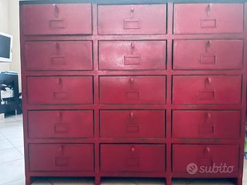 Mobile rossa vintage