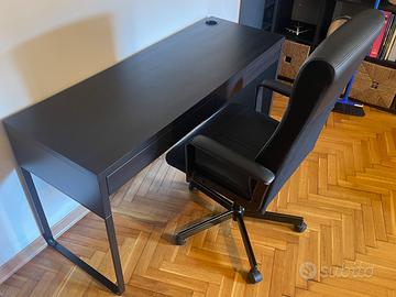 Scrivania con sedia