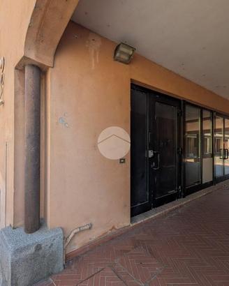 NEGOZIO A PORTO MANTOVANO