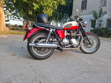 TRIUMPH BONNEVILLE T100