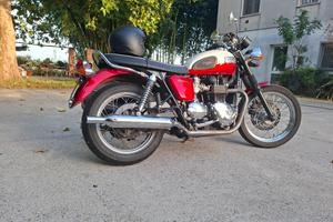 TRIUMPH BONNEVILLE T100
