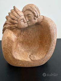 Scultura in legno intagliata