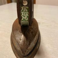 Antico ferro da stiro elettrico