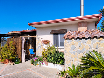 Calablu -con patio e amaca a pochi passi dal mare