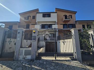 VILLA A SCHIERA A REGGIO DI CALABRIA