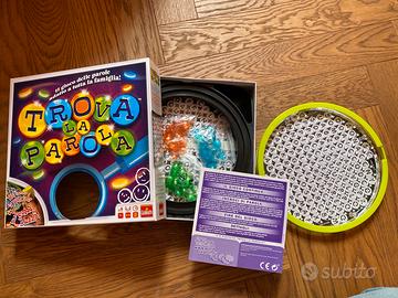 Gioco in scatola trova la parola