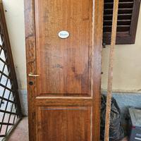 Porta in legno di castagno