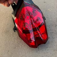 Faro posteriore triumph street triple rs 2022
