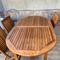 tavolo da giardino con sedie