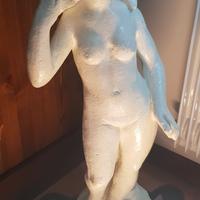 statua donna 
