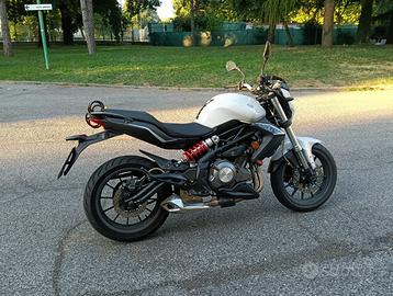 Moto Benelli 302