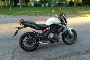 Moto Benelli 302