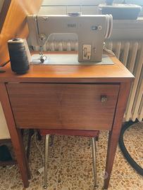 Macchina da cucire, mobiletto e pedale elettrico