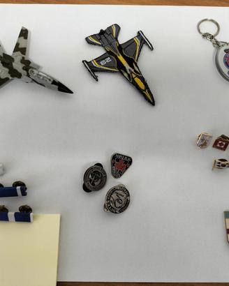 19 cimeli militarei spille distintivi patch