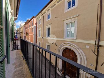 PALAZZO A L'AQUILA