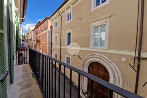 PALAZZO A L'AQUILA