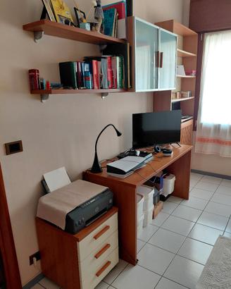 Cameretta completa con letti a castello, armadio e