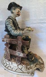 Statuetta ceramica uomo con uccellino