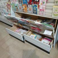 Espositori biglietti di augurio libri/cartoleria