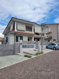 Appartamento di 150 m² con 5 locali e box auto a S