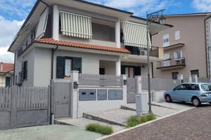 Appartamento di 150 m² con 5 locali e box auto a S