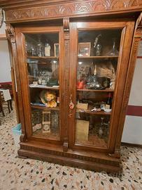 credenza vintage in legno massiccio