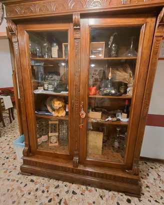 credenza vintage in legno massiccio