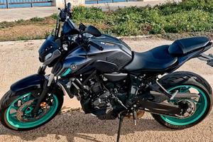 Yamaha MT-07 del 2024 – Quick Shifter + Accessori