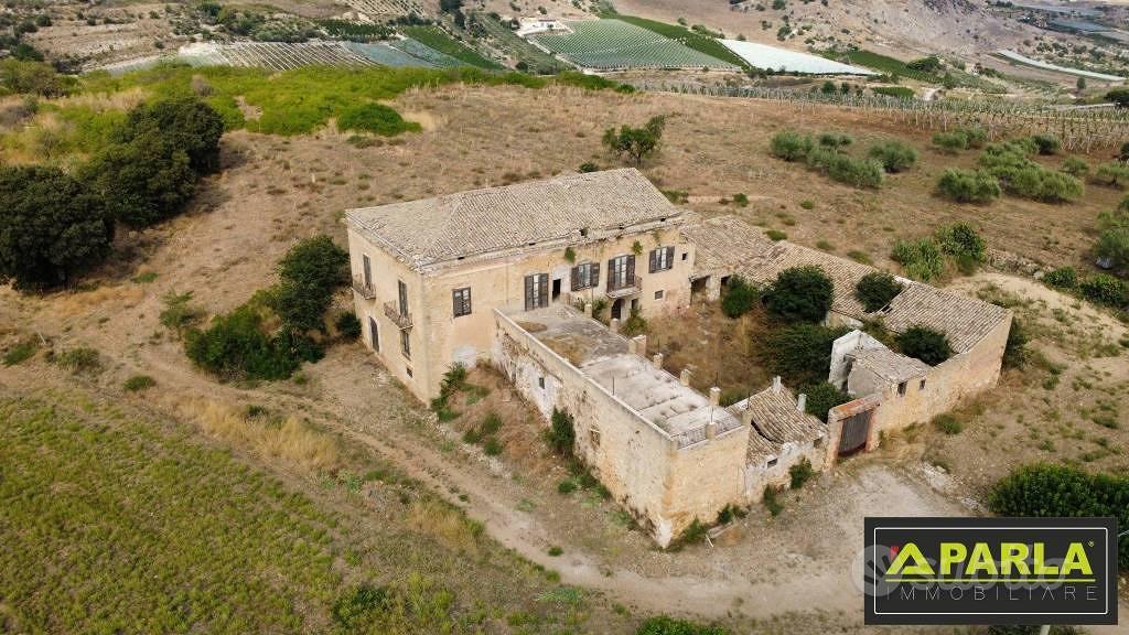 Rustico / Casale di 11400 m² con più di 5 locali a - Vista 2