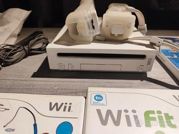 Prima Nintendo WII + giochi + 2 controller