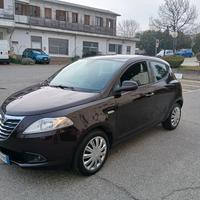lancia y 1.2 benzina GPL anno 2013 