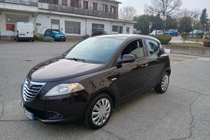 lancia y 1.2 benzina GPL anno 2013 