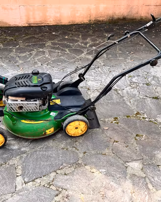 Tosaerba John Deere JS63C