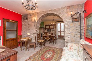 Casa con giardino nel castello a Marsciano Perugia