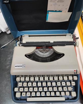 Macchina da scrivere Antares Compact 