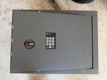 Cassaforte CISA con combinatore elettronico