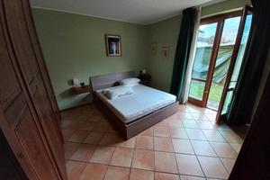Camere in grande appartamento a Dongo