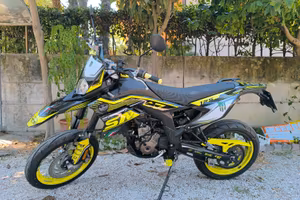Motard Mondial SMX 125 usata 