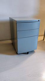 Cassettiera in alluminio con ruote