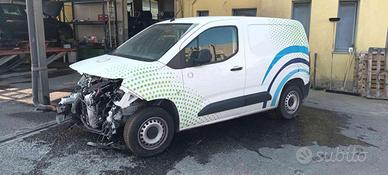 OPEL combo 1.5 Diesel INCIDENTATO
