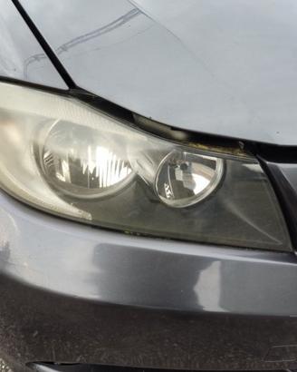 Proiettore destro BMW 320D del 2006