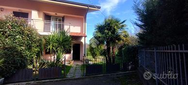 VILLA A SCHIERA A MARANO PRINCIPATO