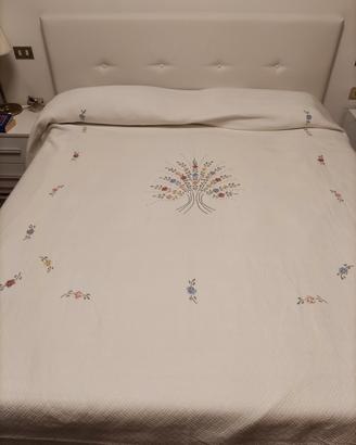 copriletto cotone bianco ricamato a mano 