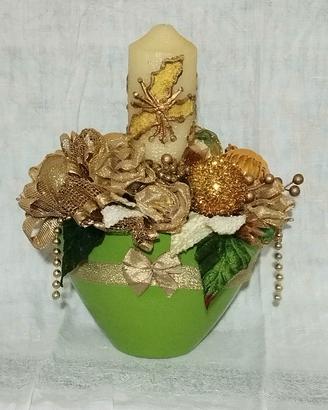 vaso con decorazioni natalizie 