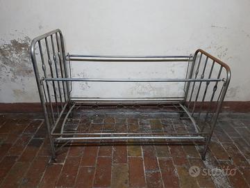 Letto da bambino vintage in metallo, anni 40/50