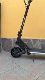 Monopattino elettrico Navee S65 ammortizzato